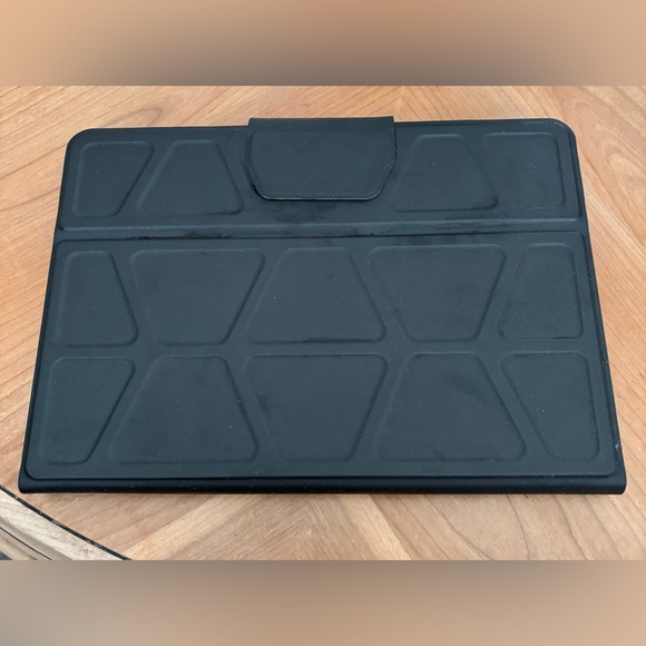 Targus Pro-Tek® Universal 9-11” Rotating Bluetooth Keyboard Case (Black) - Picture 2 of 7